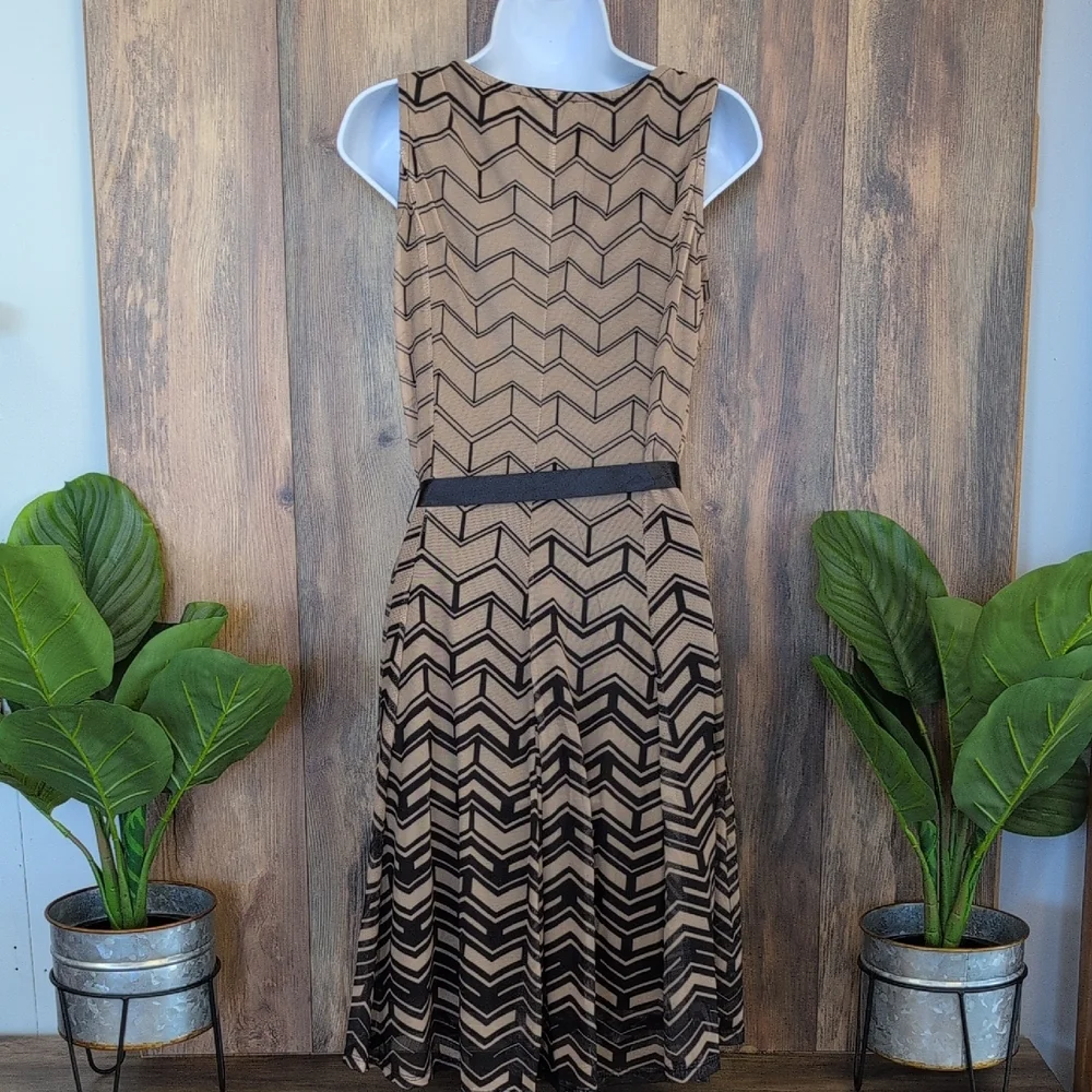 Haani Black and Tan Chevron Midi Sleeveless Petite Dress PM C500 - Picture 7 of 10